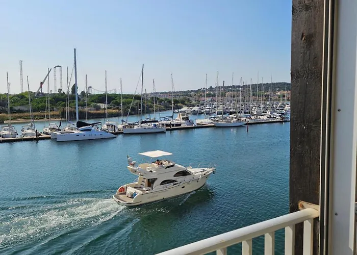 La Vue Et Port * Агд